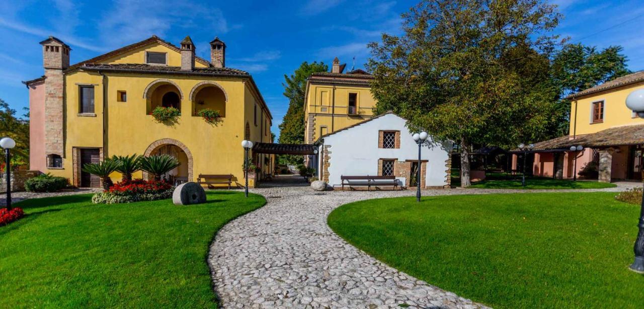Hotel Corte Dei Tini Teramo Eksteriør bilde