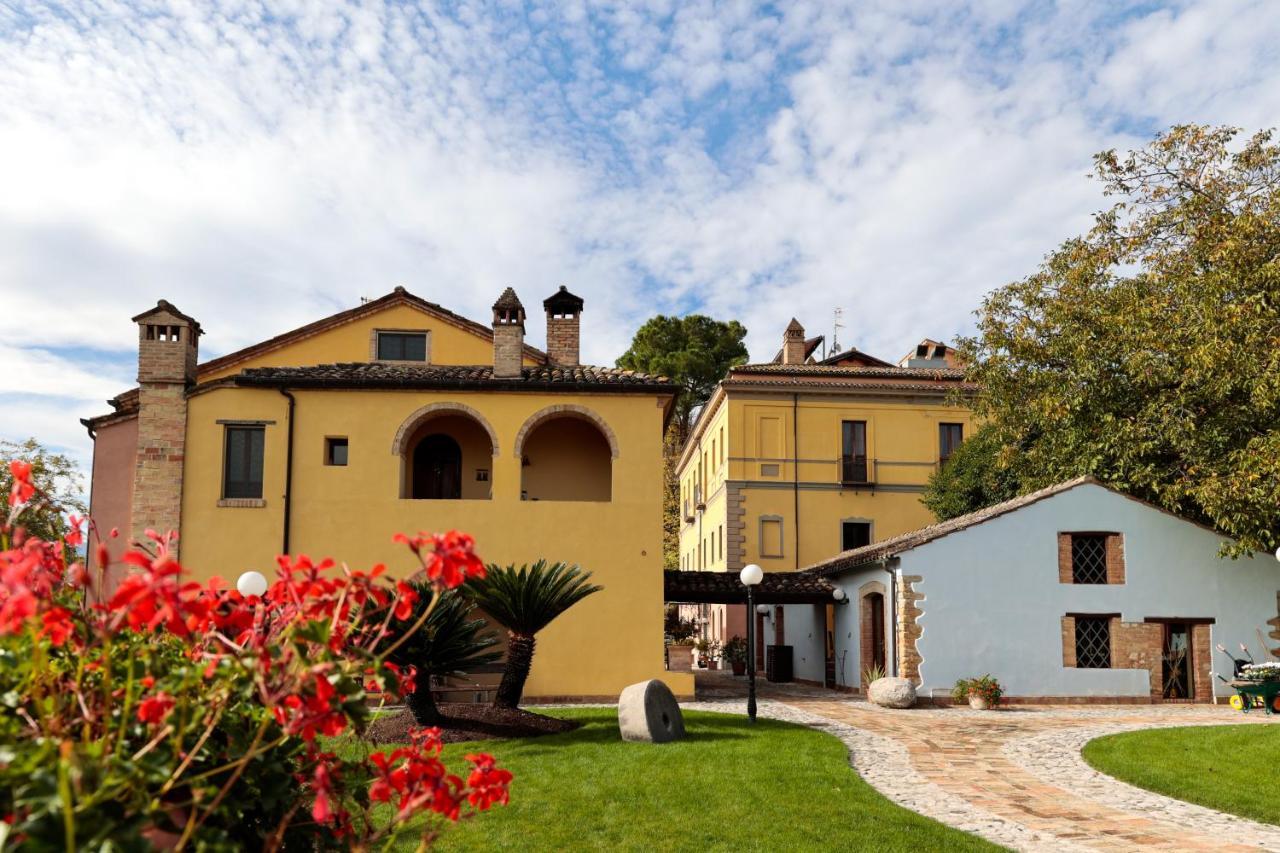 Hotel Corte Dei Tini Teramo Eksteriør bilde